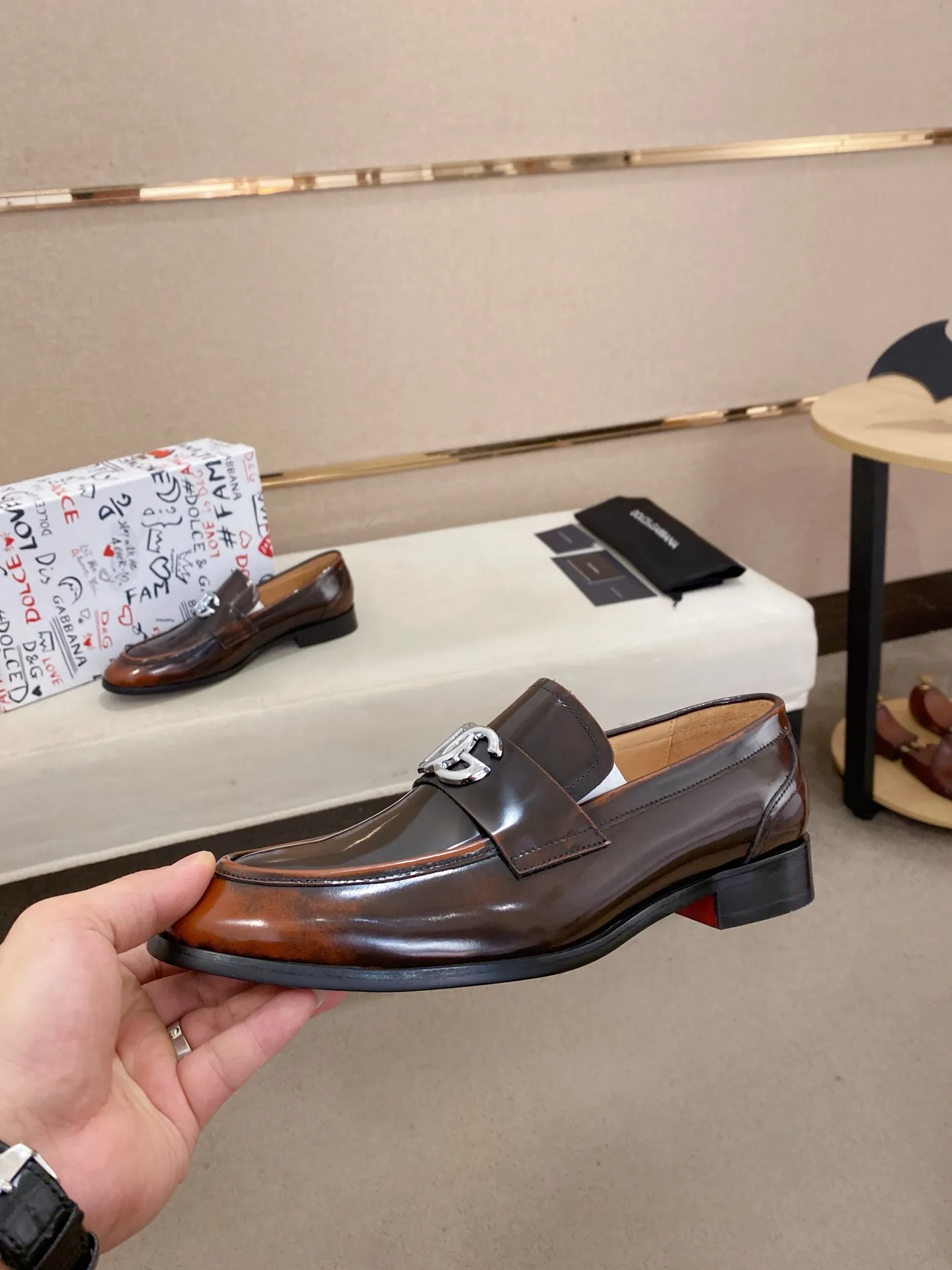 Men's clothing and shoes💰 520💰🌲DG top-notch🔍🔍men's new leather shoes🚹sold at the same time⚠The uppers are imported cowhide from Italy, the entire imported cowhide lining, and imported accessories💪💪, completely 1⃣️ vs. 1⃣️🇮🇹 💪💪, ⚠Sole: The original sole is specially provided by the original factory, the exclusive movable molded sole is super comfortable, ⚠Original factory follow-up goods, 🔍🔍high quality, can be entered and exited at will, welcome to compare ⚠Size number: 38-44. Can be customized 45 non-returnable